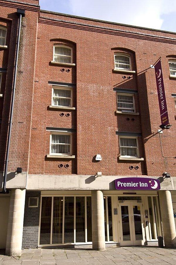 Premier Inn Bristol City Centre King Street Exterior photo