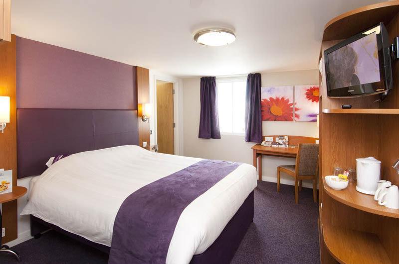 Premier Inn Bristol City Centre King Street Exterior photo