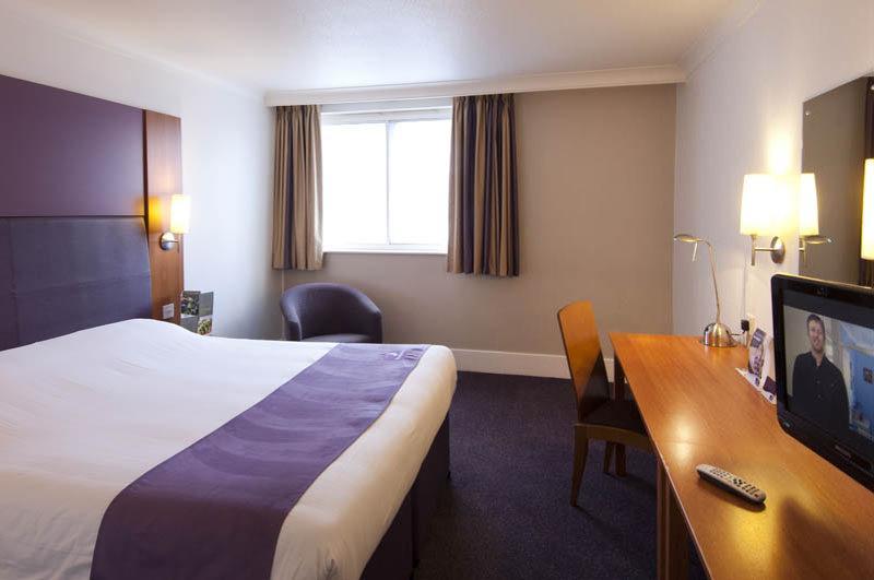 Premier Inn Bristol City Centre King Street Exterior photo